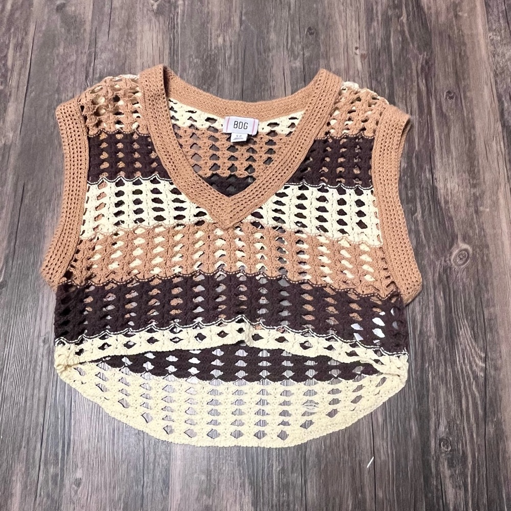 URAN OUTFITTERS SWEATER